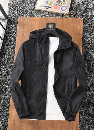 Hoodies & Sweatshirts