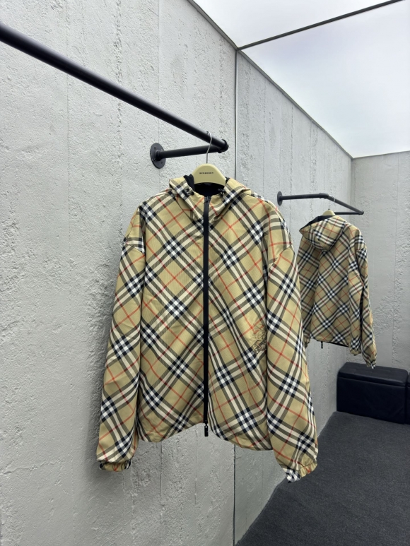 Hoodies & Sweatshirts