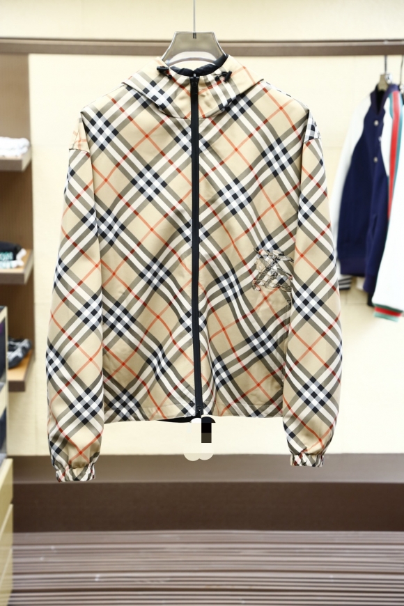 Hoodies & Sweatshirts