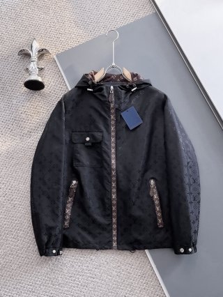 Hoodies & Sweatshirts