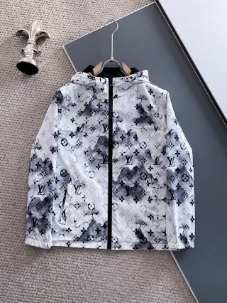 Hoodies & Sweatshirts