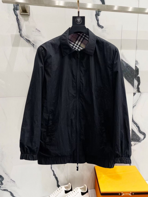 Hoodies & Sweatshirts