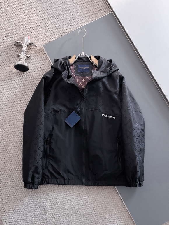 Hoodies & Sweatshirts