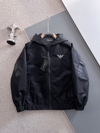 Hoodies & Sweatshirts