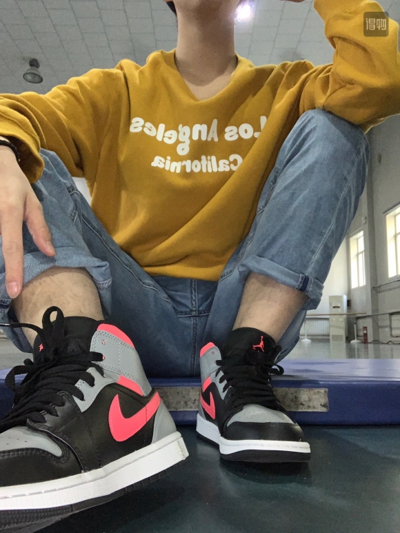 AirJordan1MidSHOES