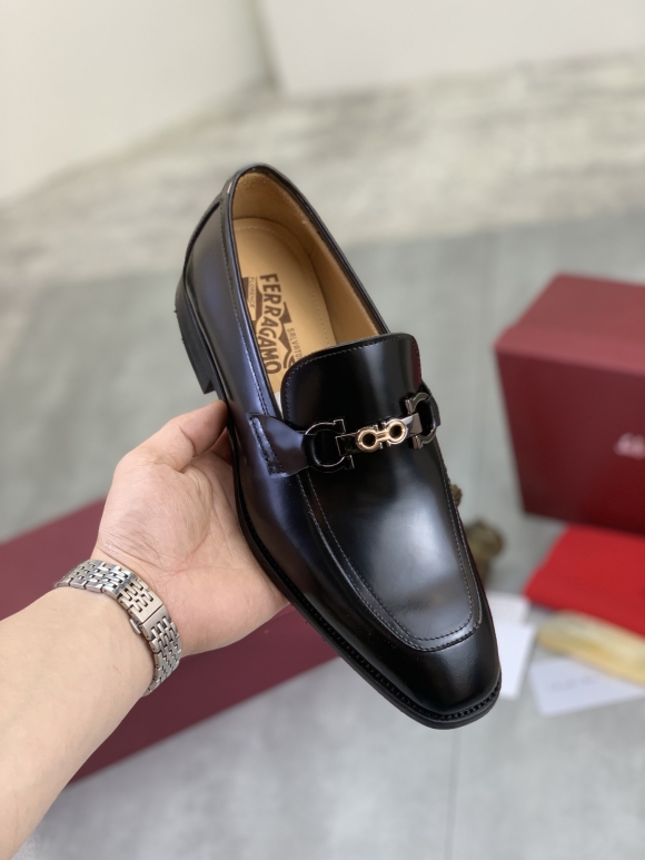 FerragamoSHOES