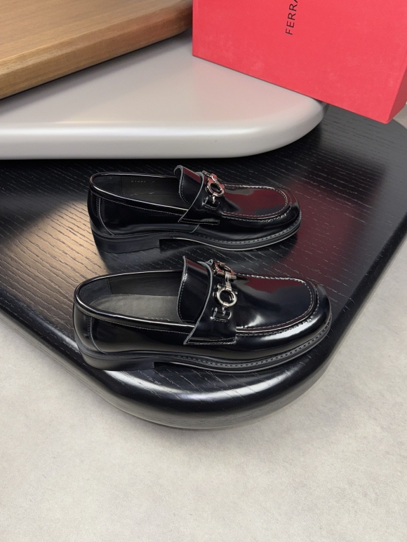 FerragamoSHOES