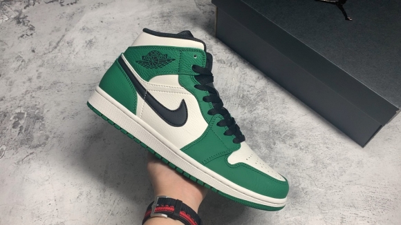 AirJordan1MidSHOES