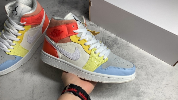 AirJordan1MidSHOES