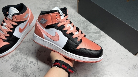 AirJordan1MidSHOES