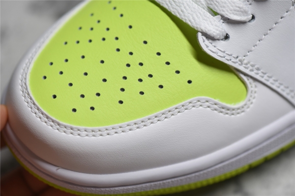 AirJordan1MidSHOES
