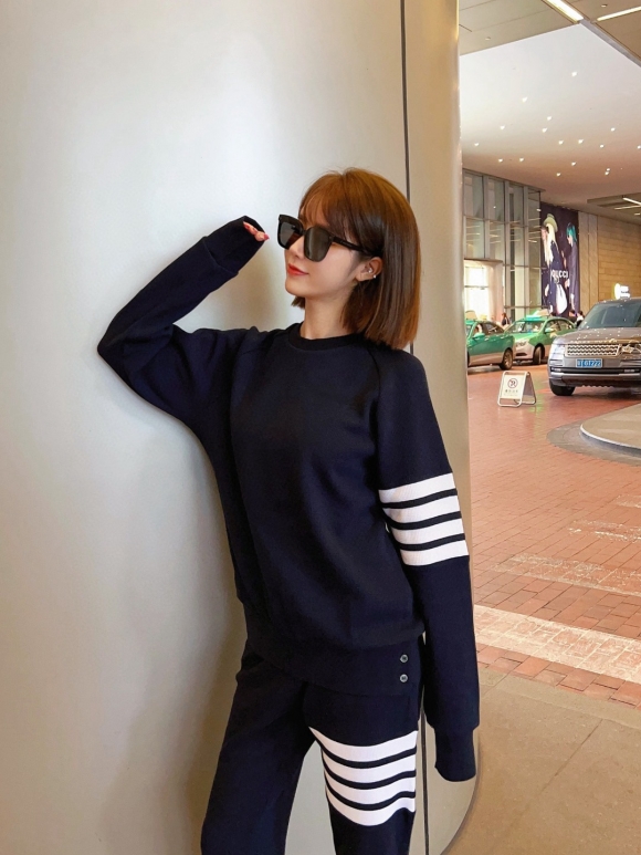 Hoodies & Sweatshirts