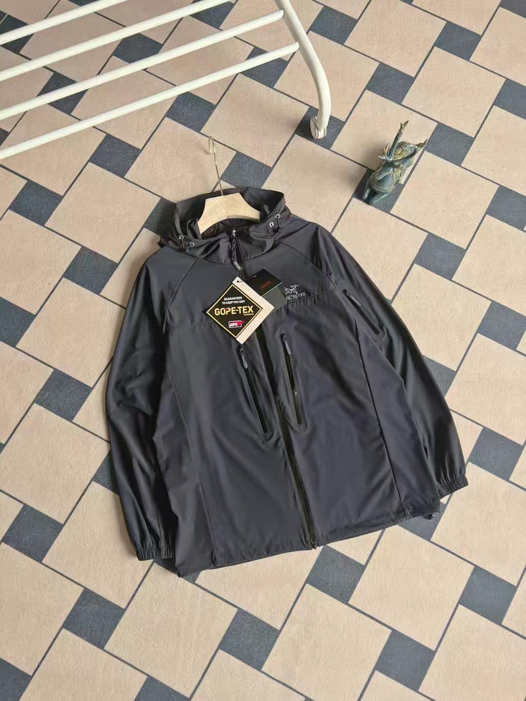 Hoodies & Sweatshirts