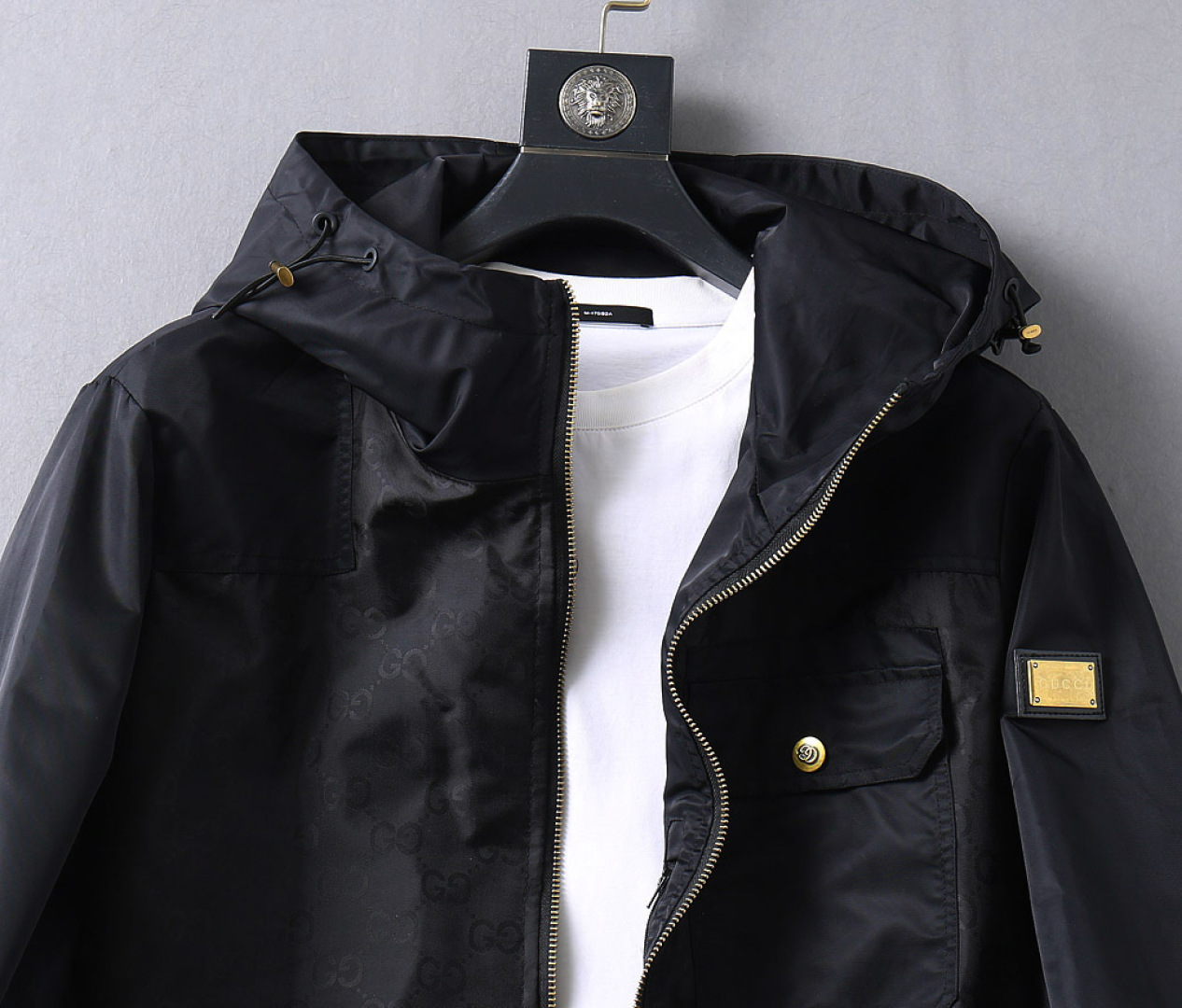 Hoodies & Sweatshirts