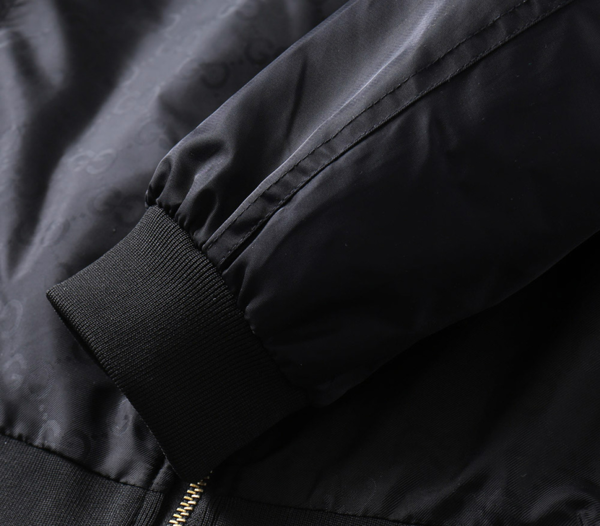 Hoodies & Sweatshirts