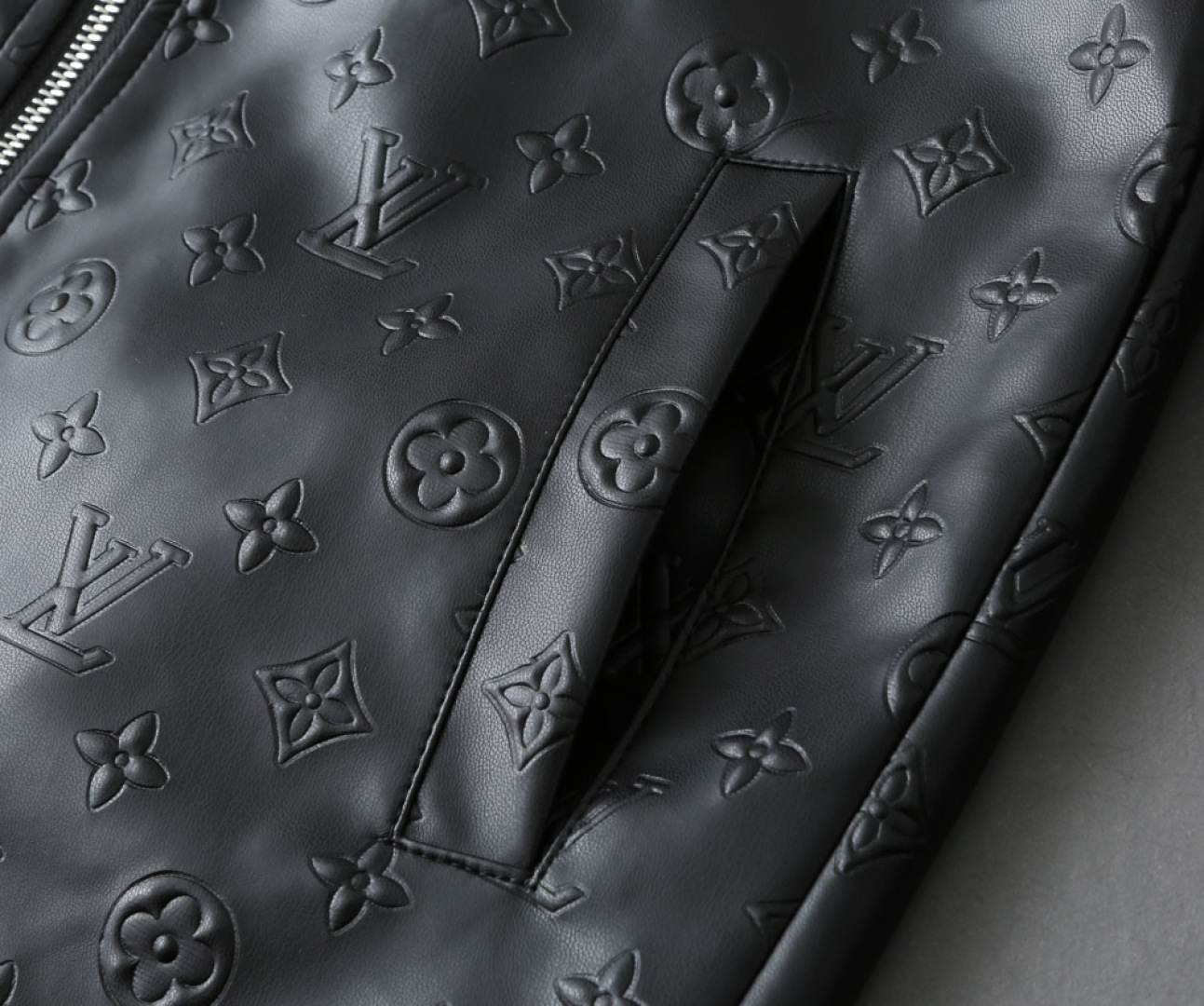 Hoodies & Sweatshirts