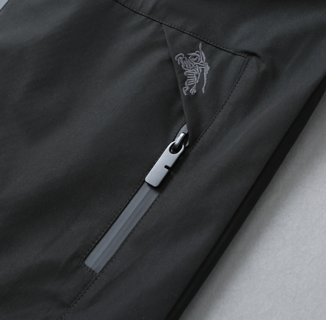 Hoodies & Sweatshirts