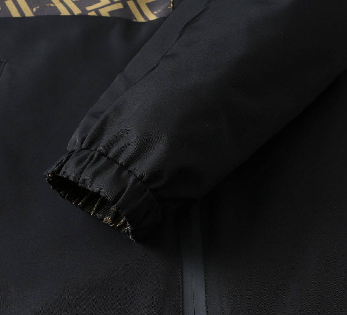 Hoodies & Sweatshirts