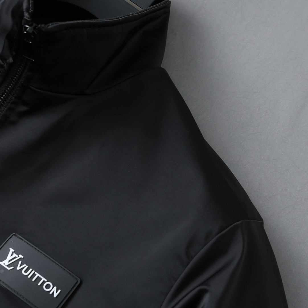 Hoodies & Sweatshirts