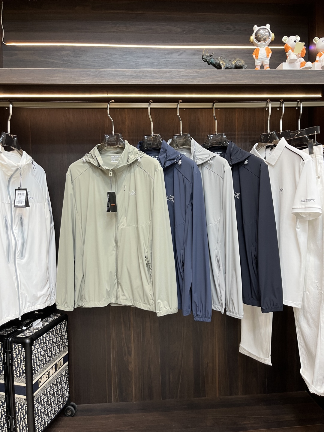 Hoodies & Sweatshirts