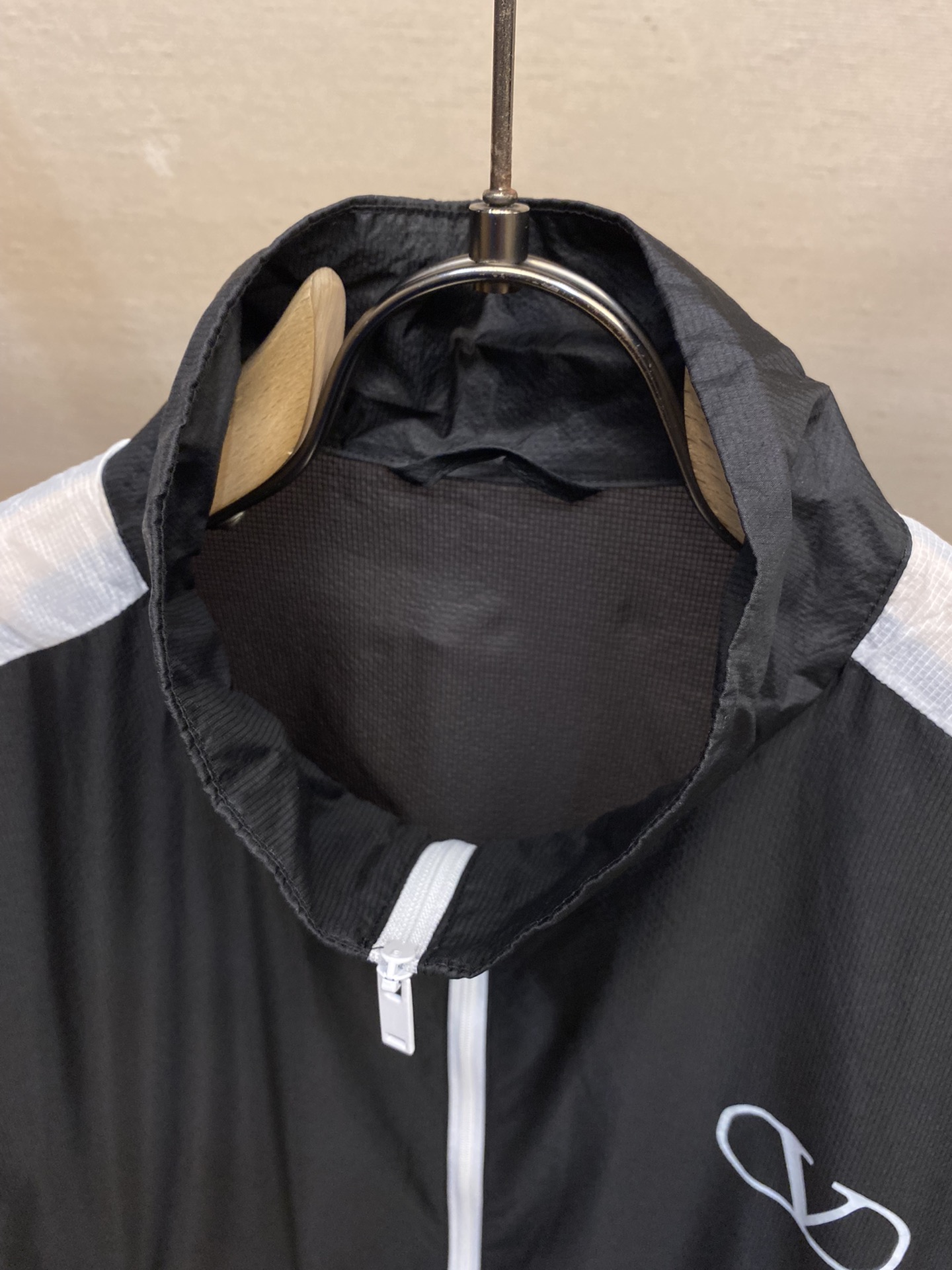 Hoodies & Sweatshirts