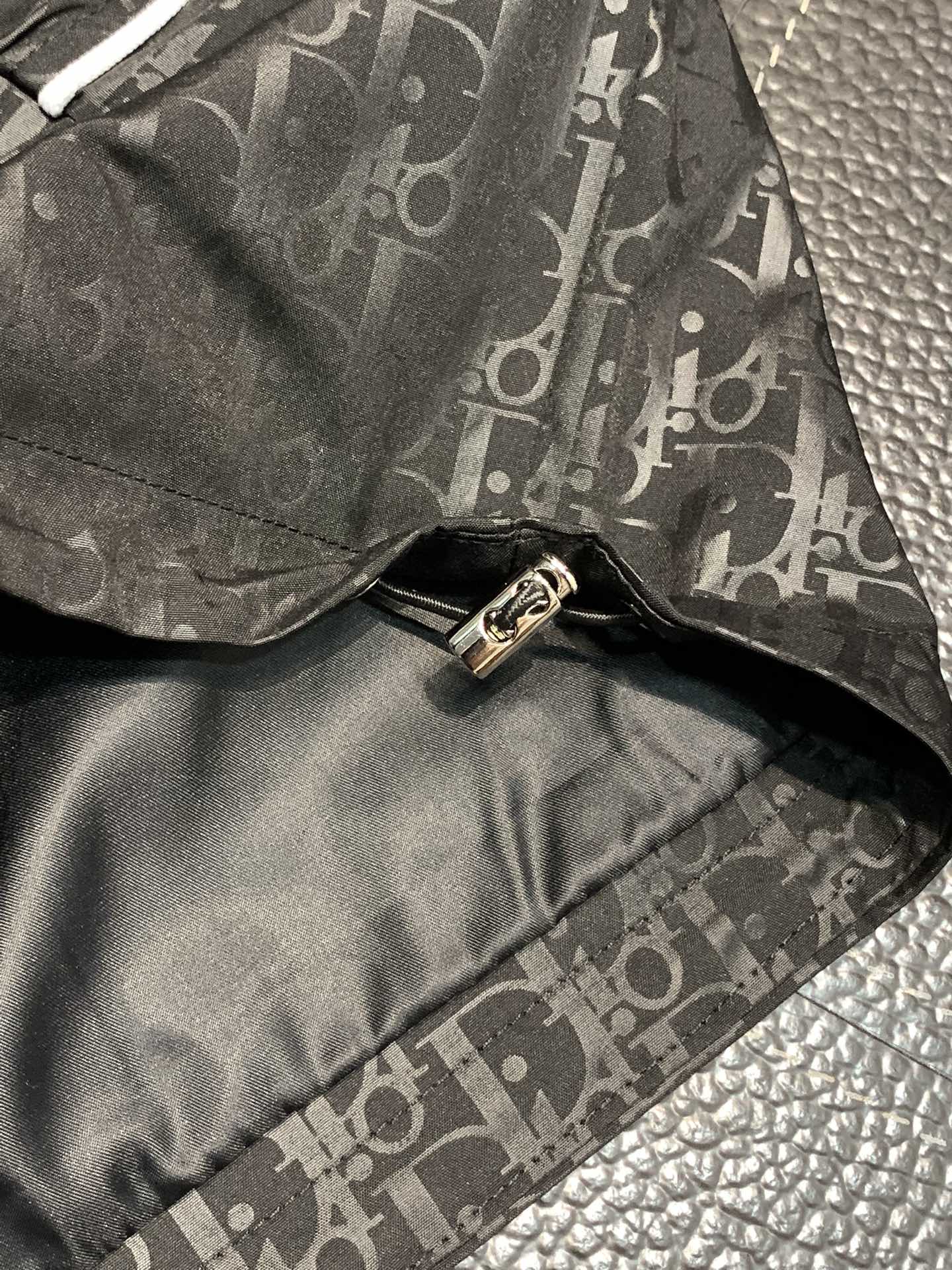 Hoodies & Sweatshirts