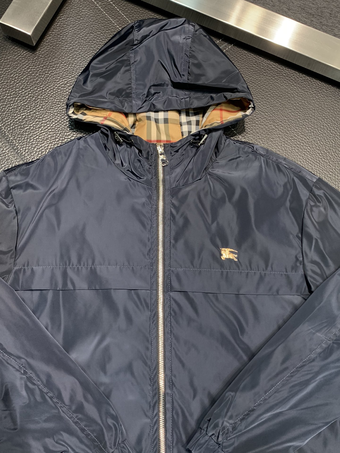 Hoodies & Sweatshirts