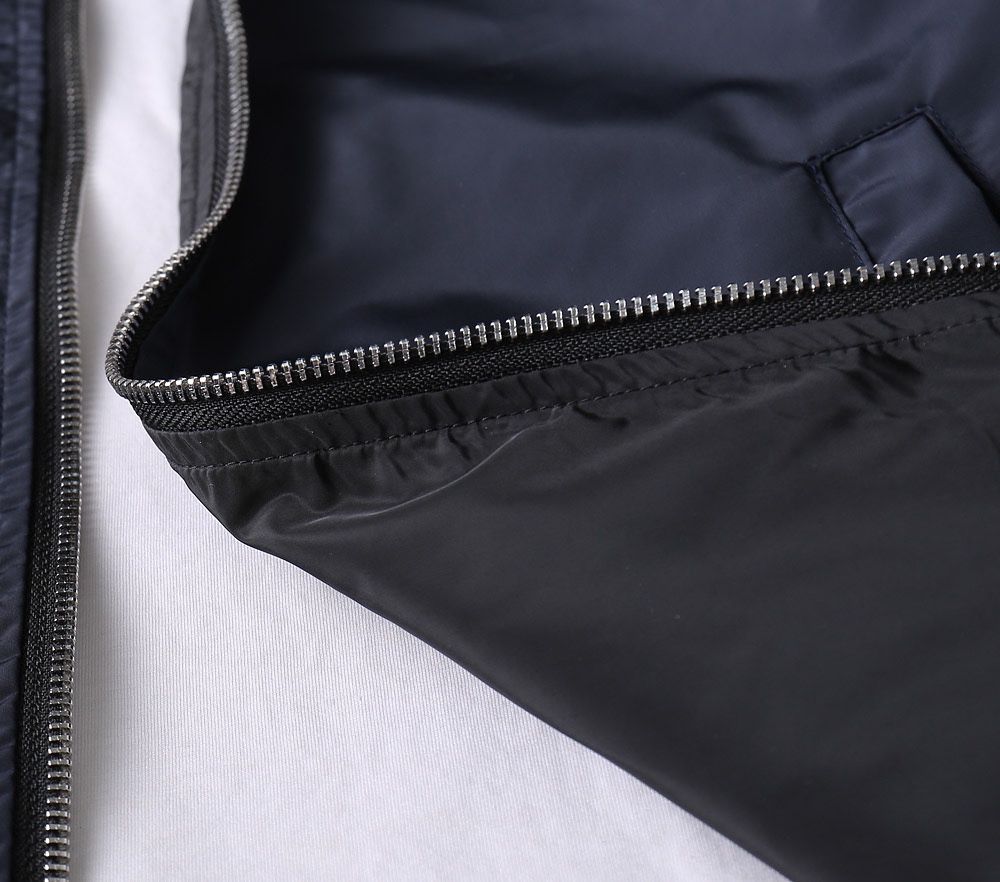 Hoodies & Sweatshirts