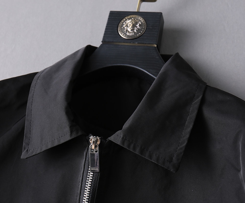 Hoodies & Sweatshirts