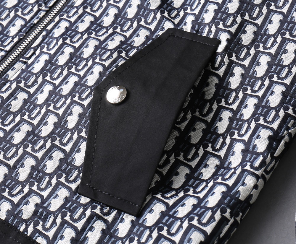 Hoodies & Sweatshirts