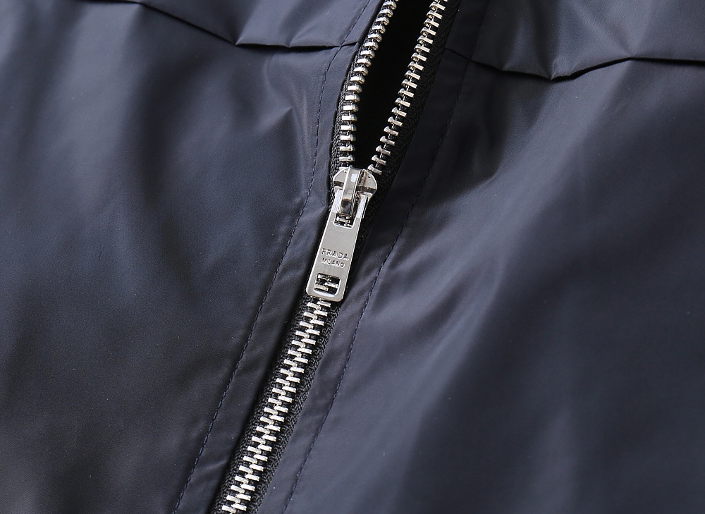 Hoodies & Sweatshirts