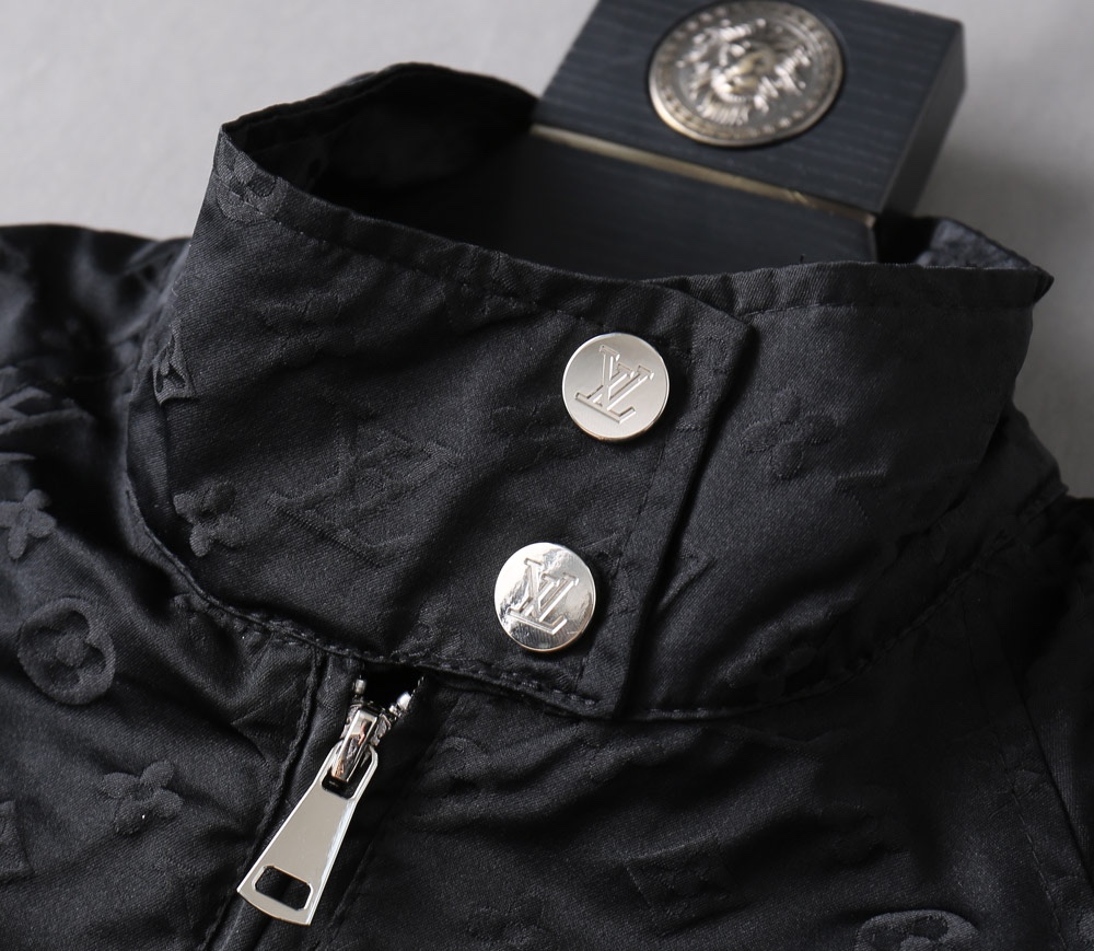 Hoodies & Sweatshirts