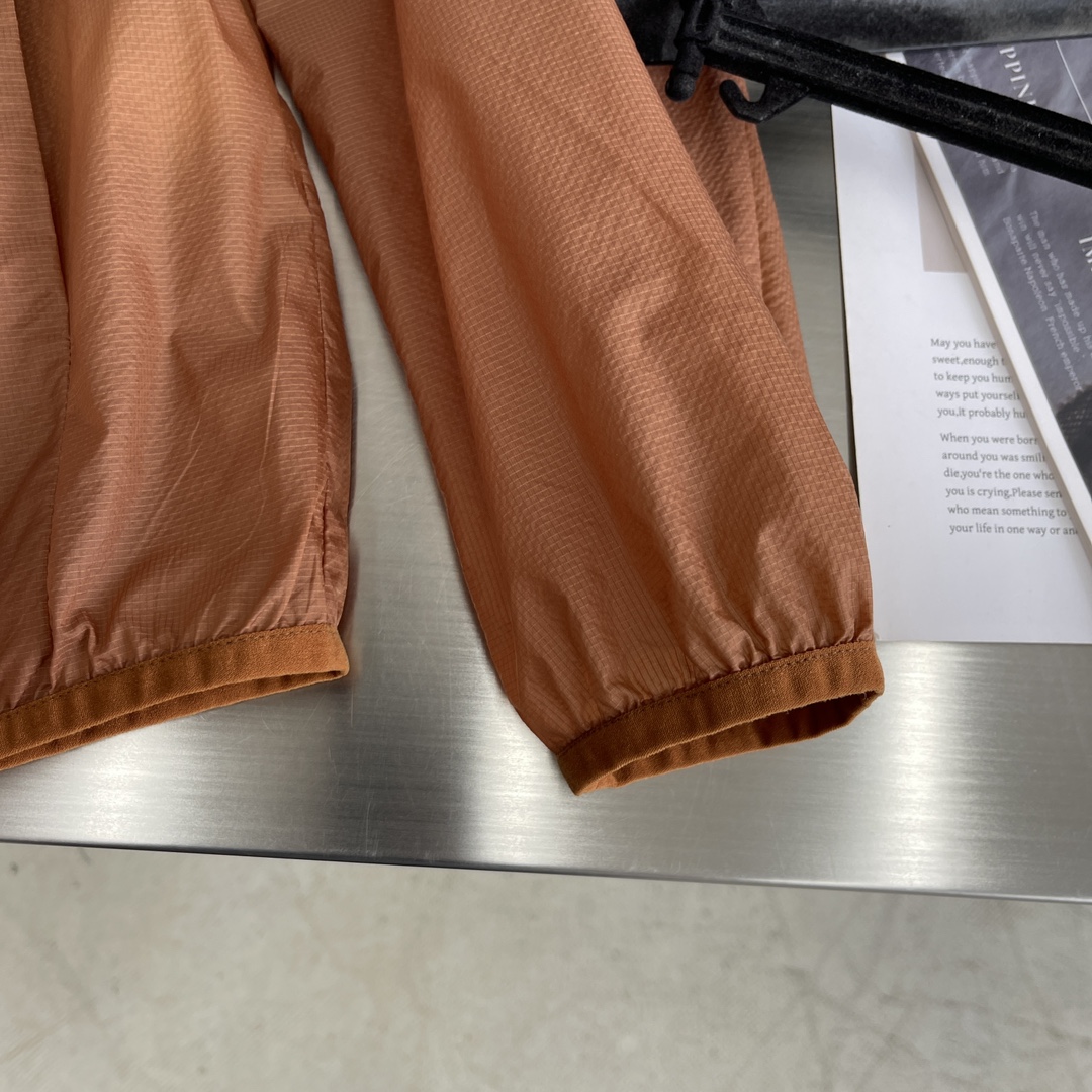 Hoodies & Sweatshirts