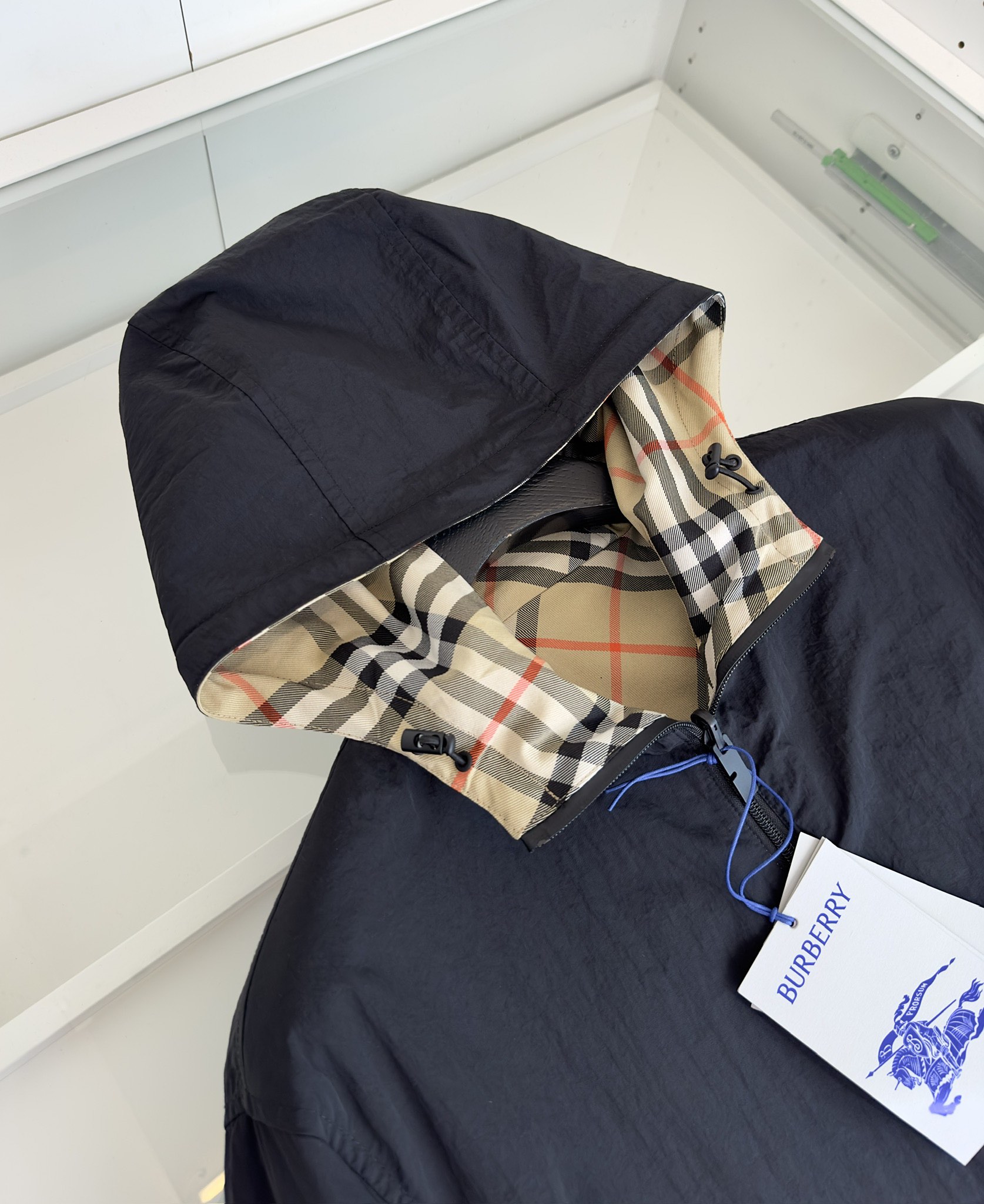 Hoodies & Sweatshirts