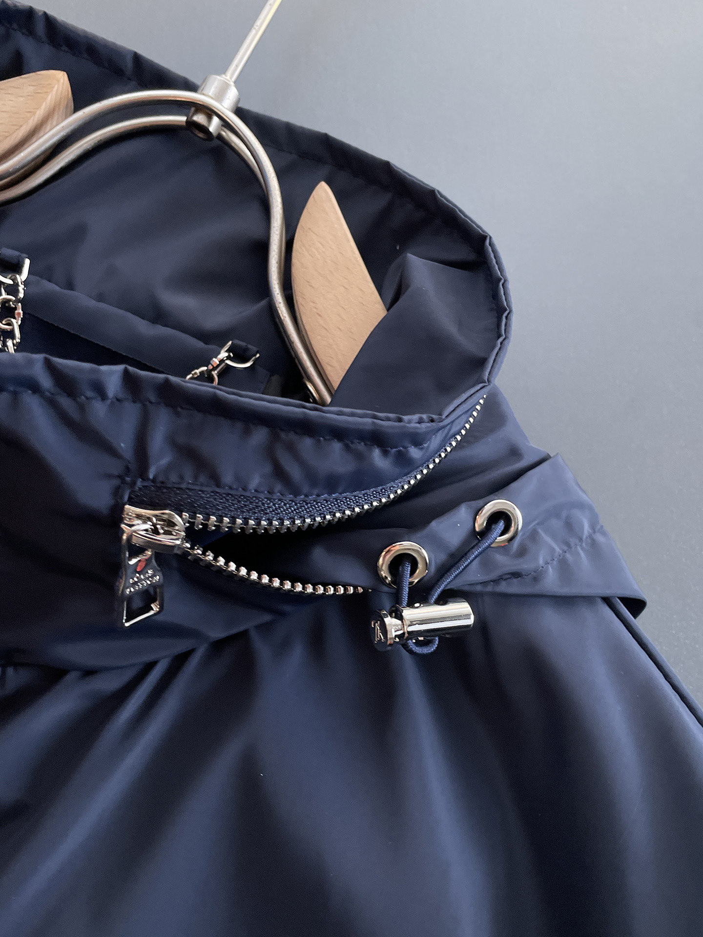 Hoodies & Sweatshirts