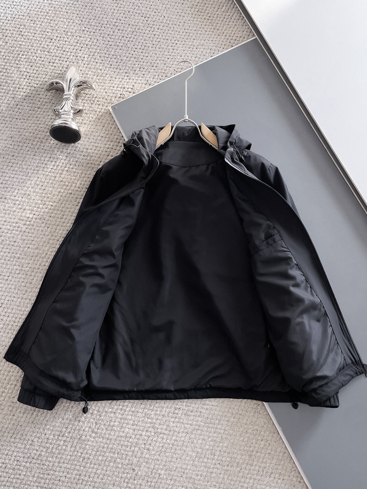 Hoodies & Sweatshirts