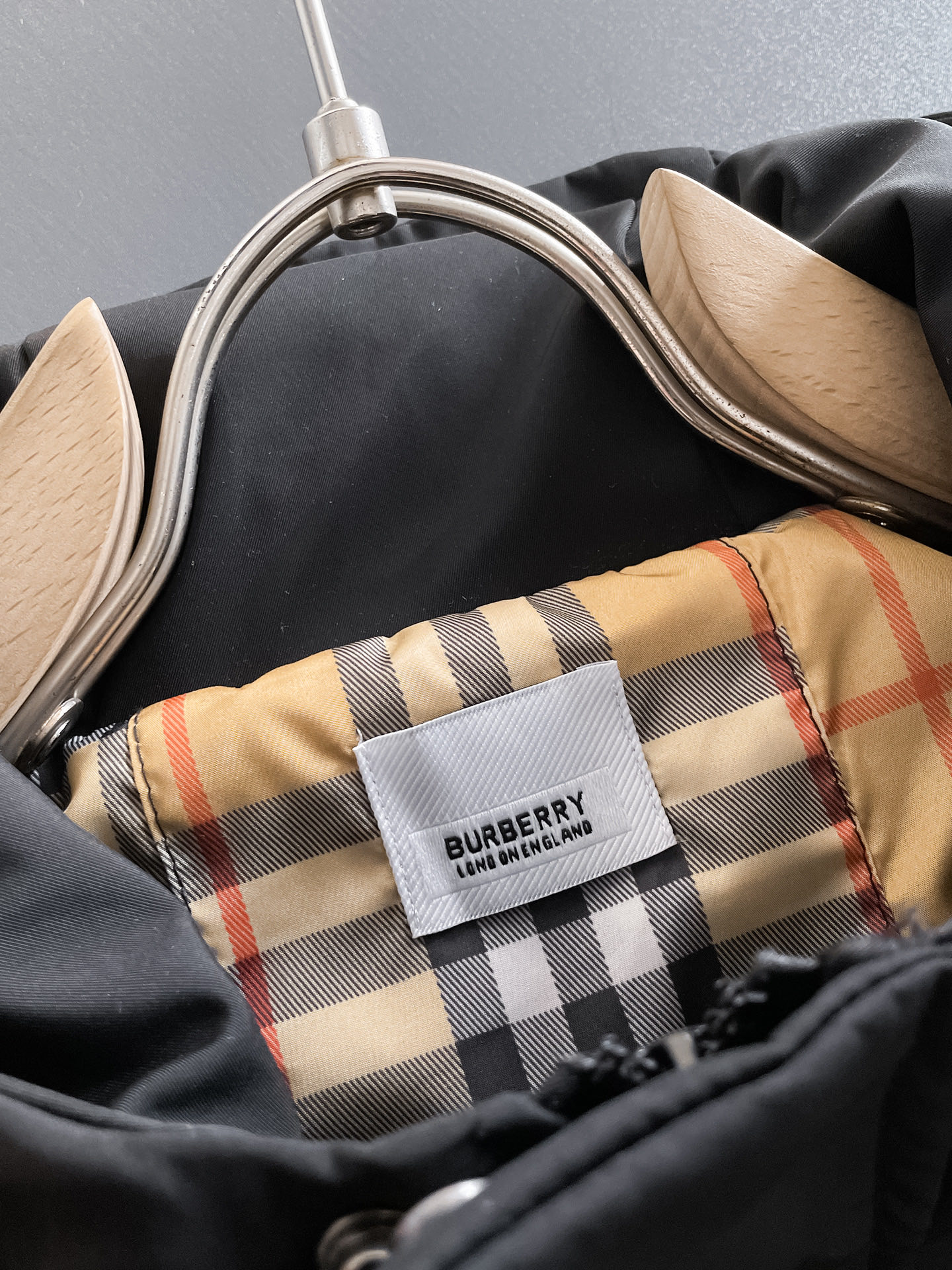 Hoodies & Sweatshirts