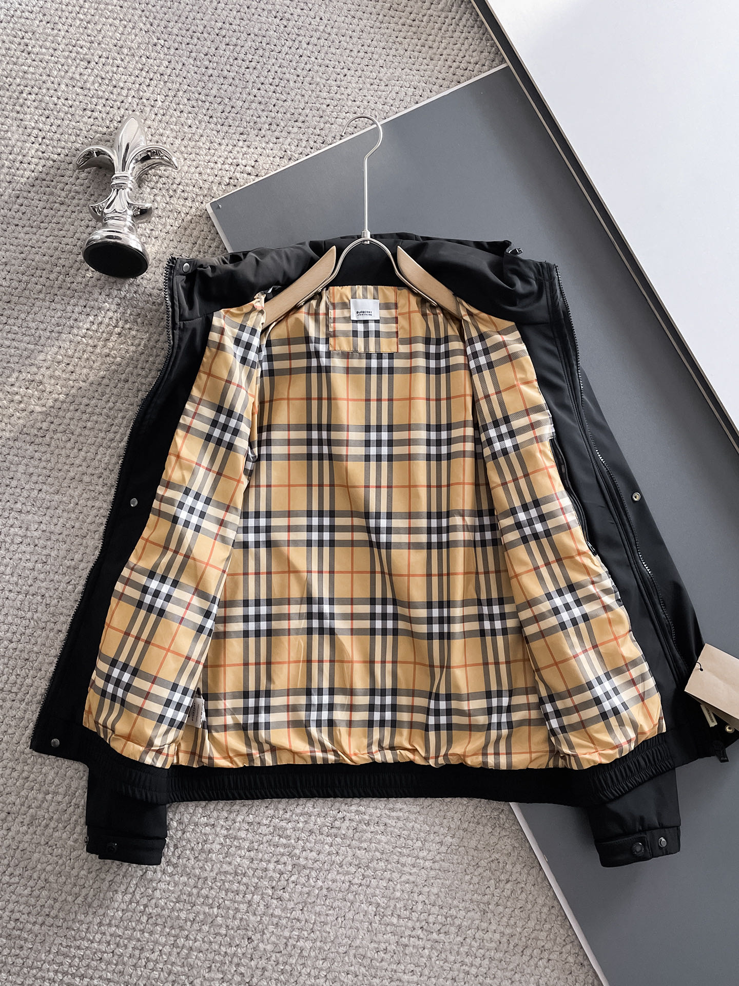 Hoodies & Sweatshirts