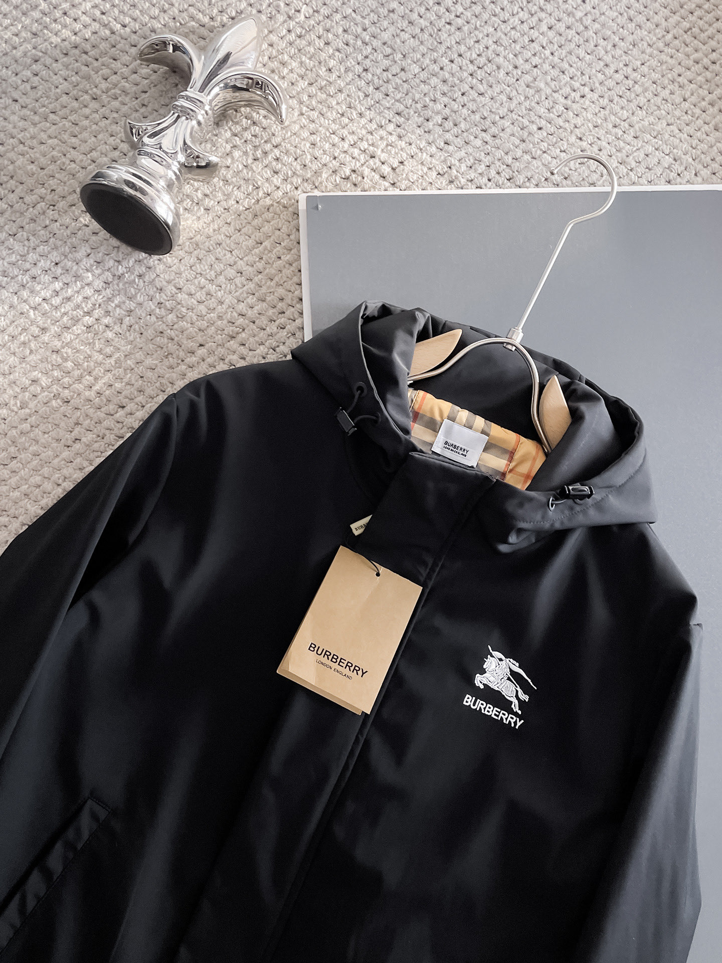 Hoodies & Sweatshirts