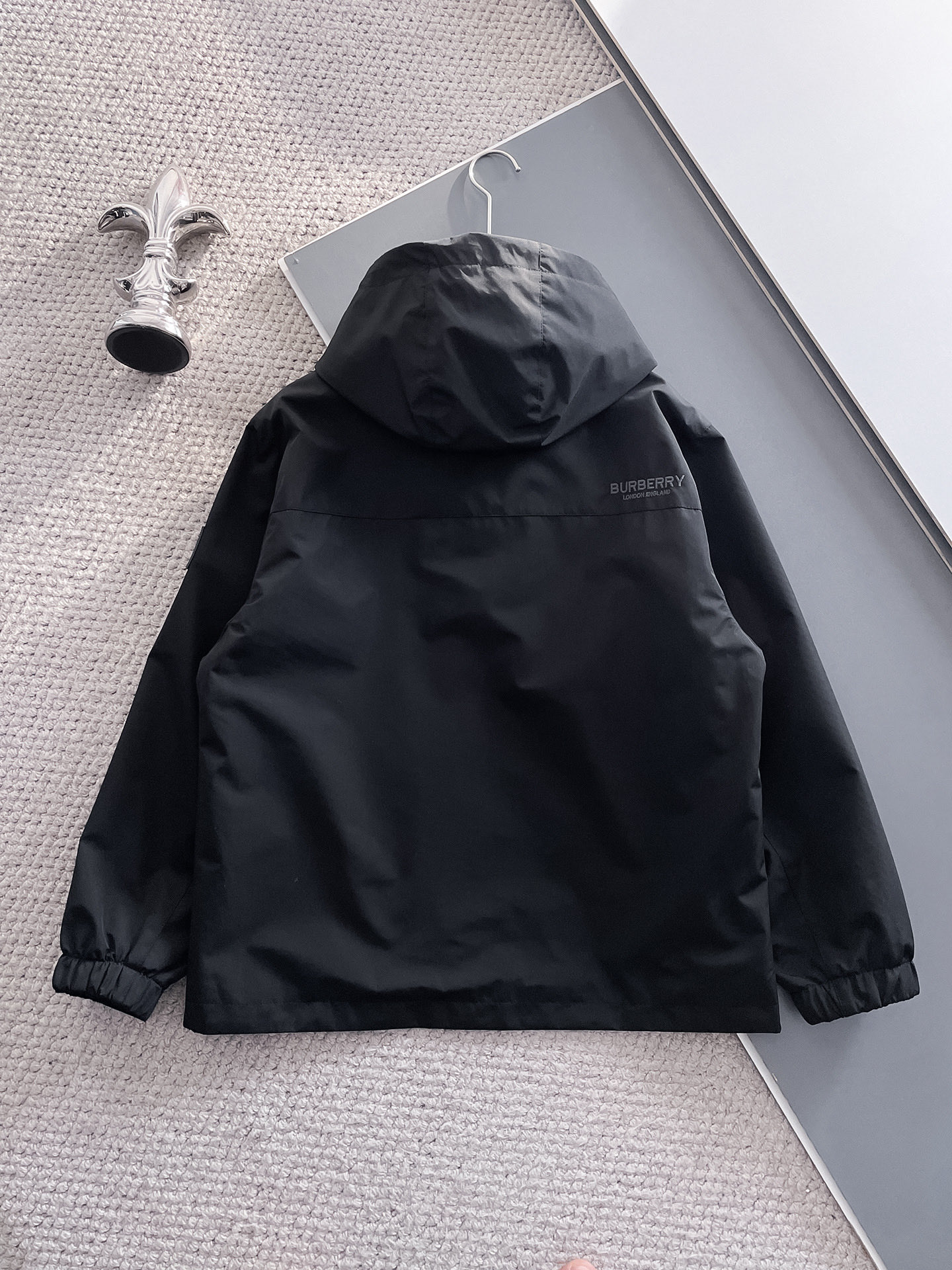 Hoodies & Sweatshirts