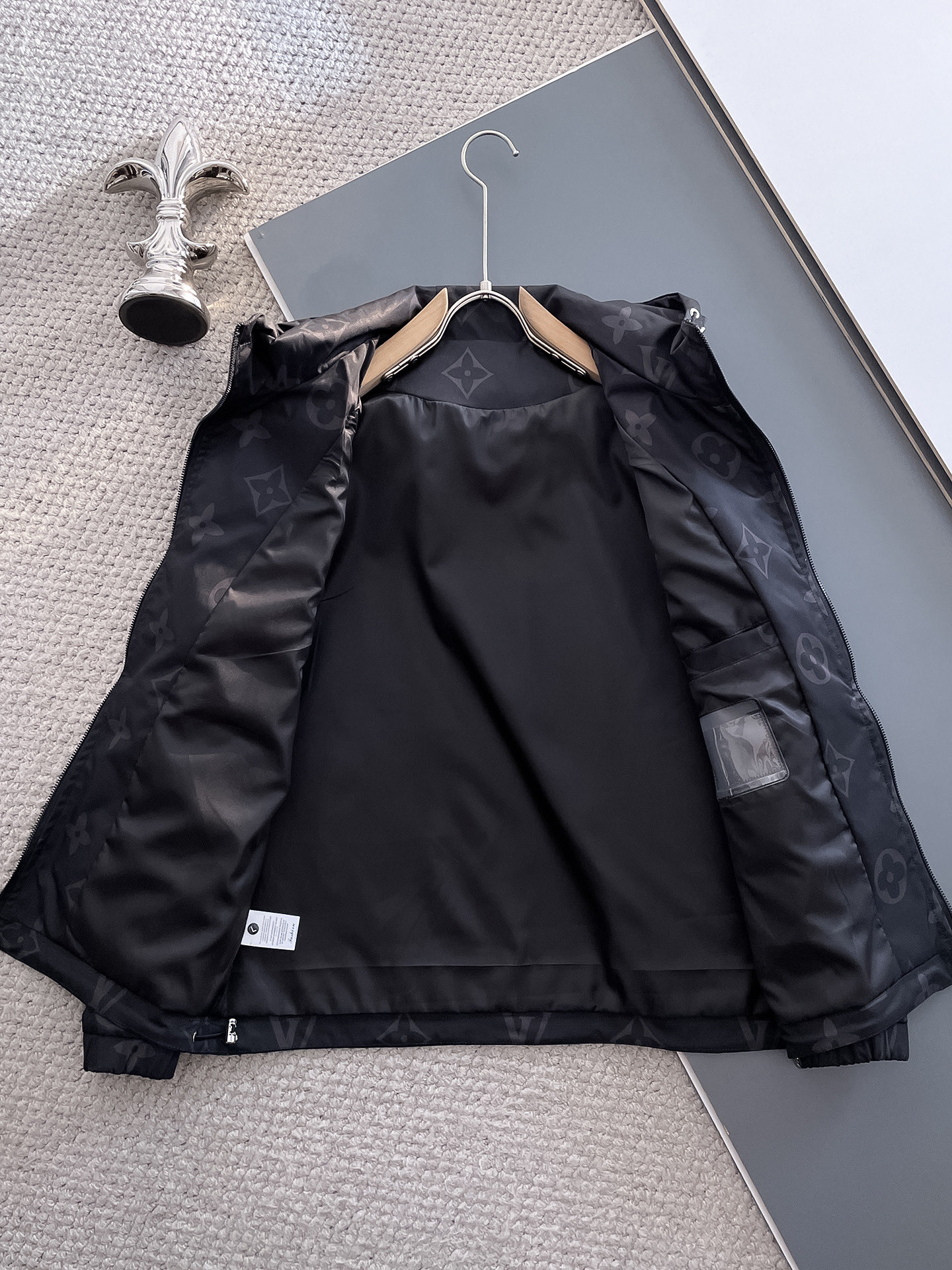 Hoodies & Sweatshirts