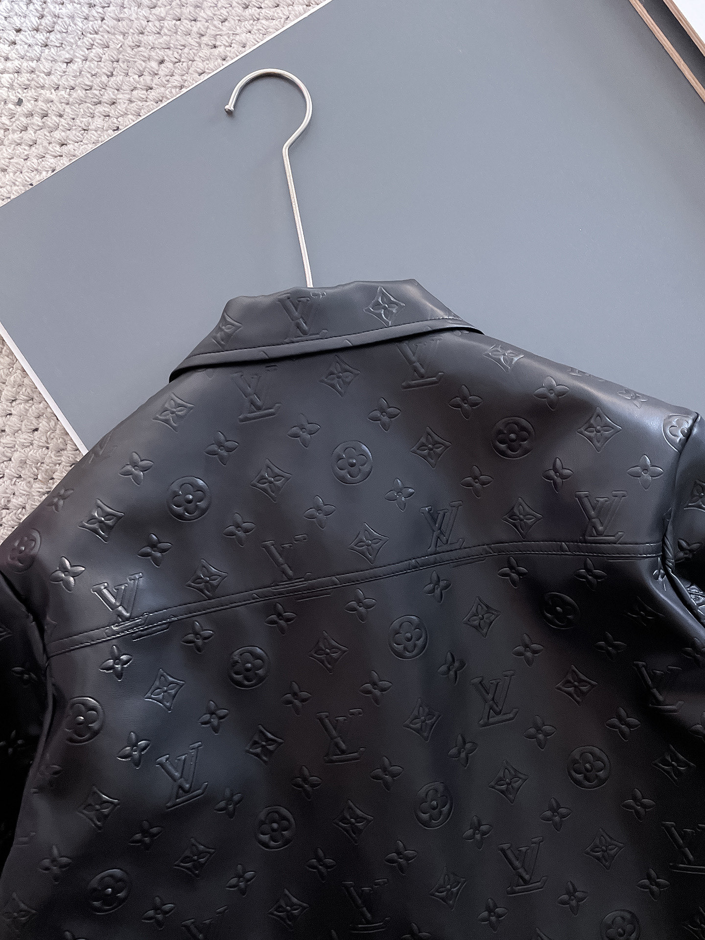 Hoodies & Sweatshirts