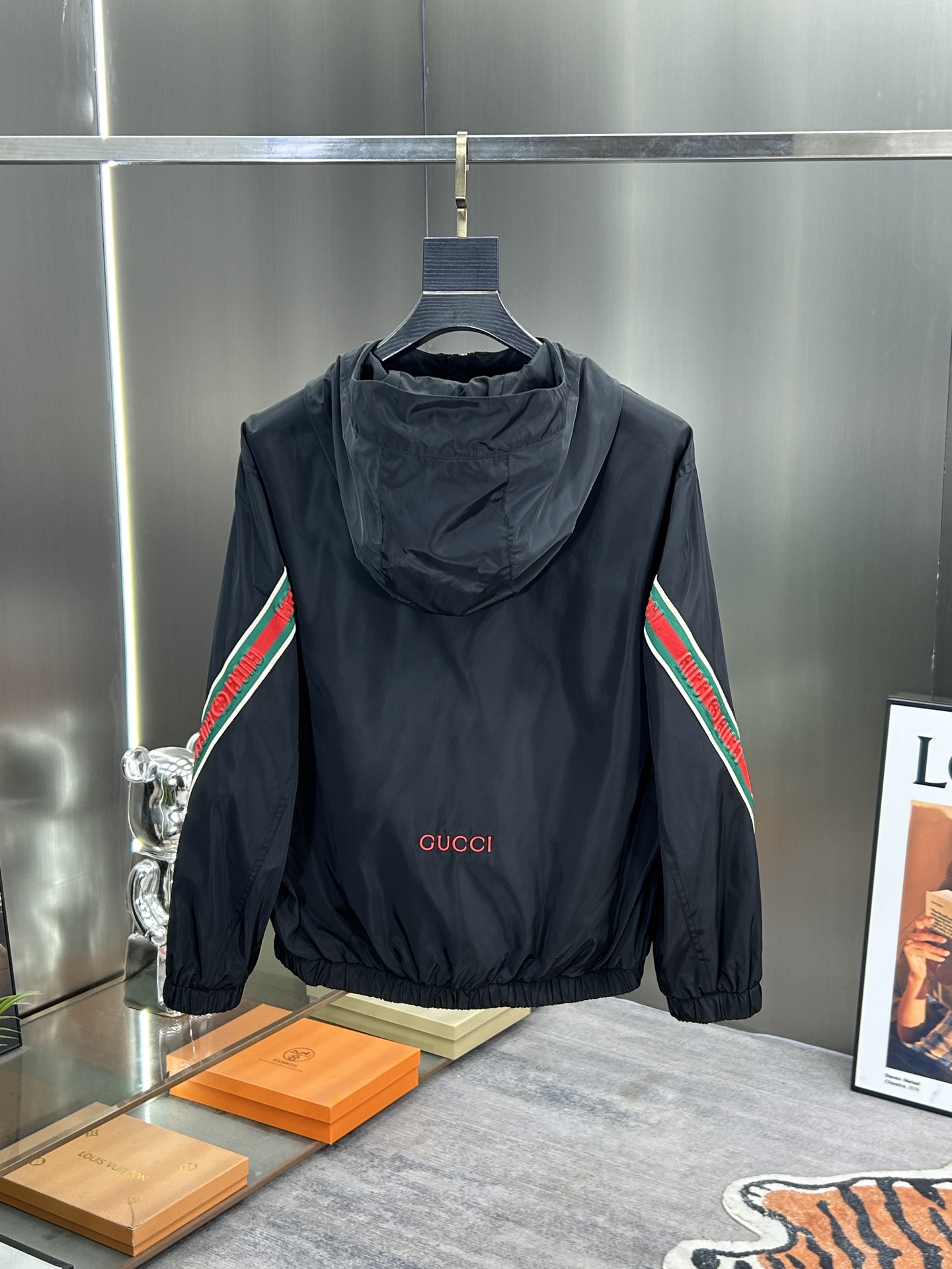 Hoodies & Sweatshirts