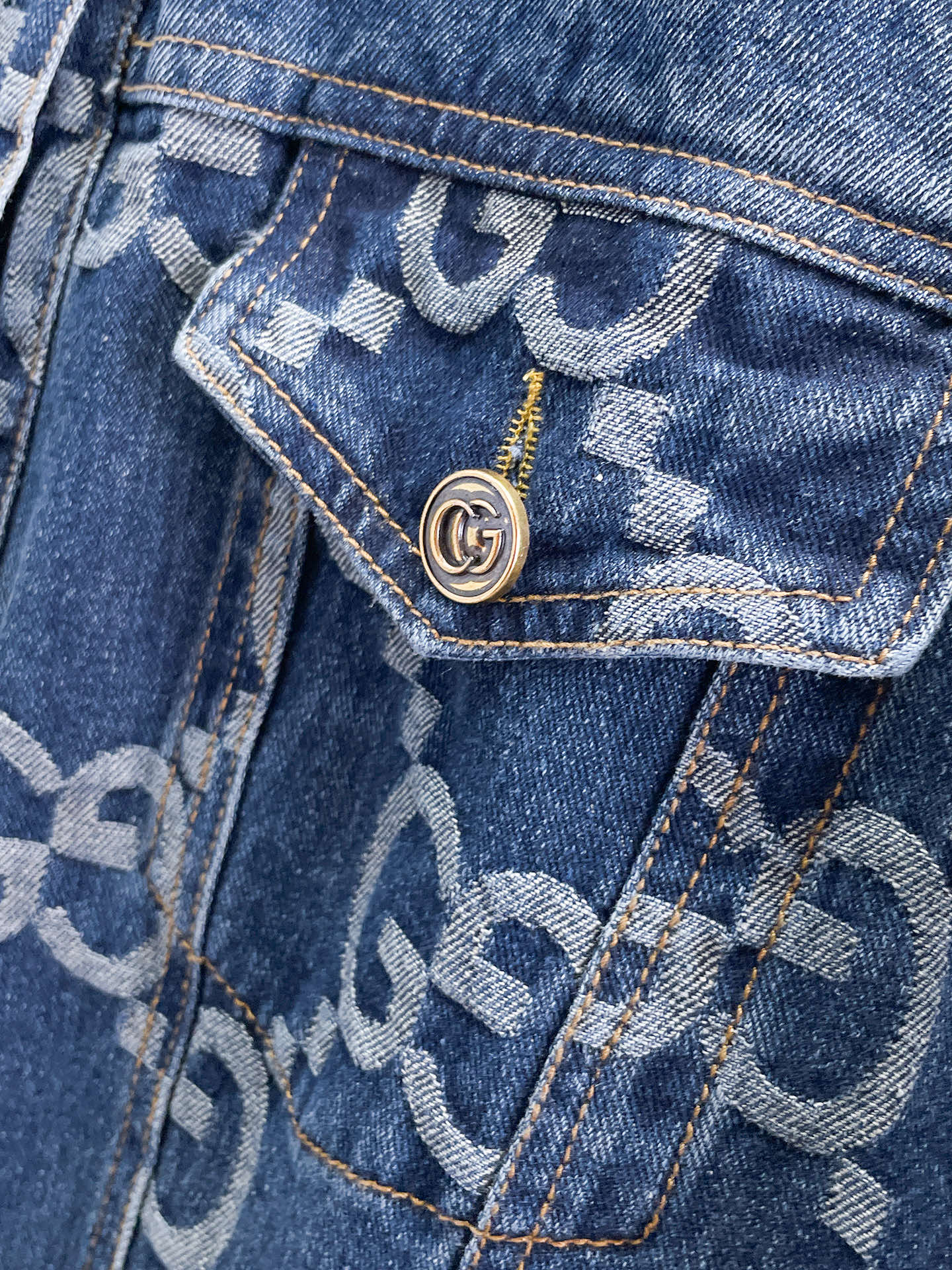 Hoodies & Sweatshirts