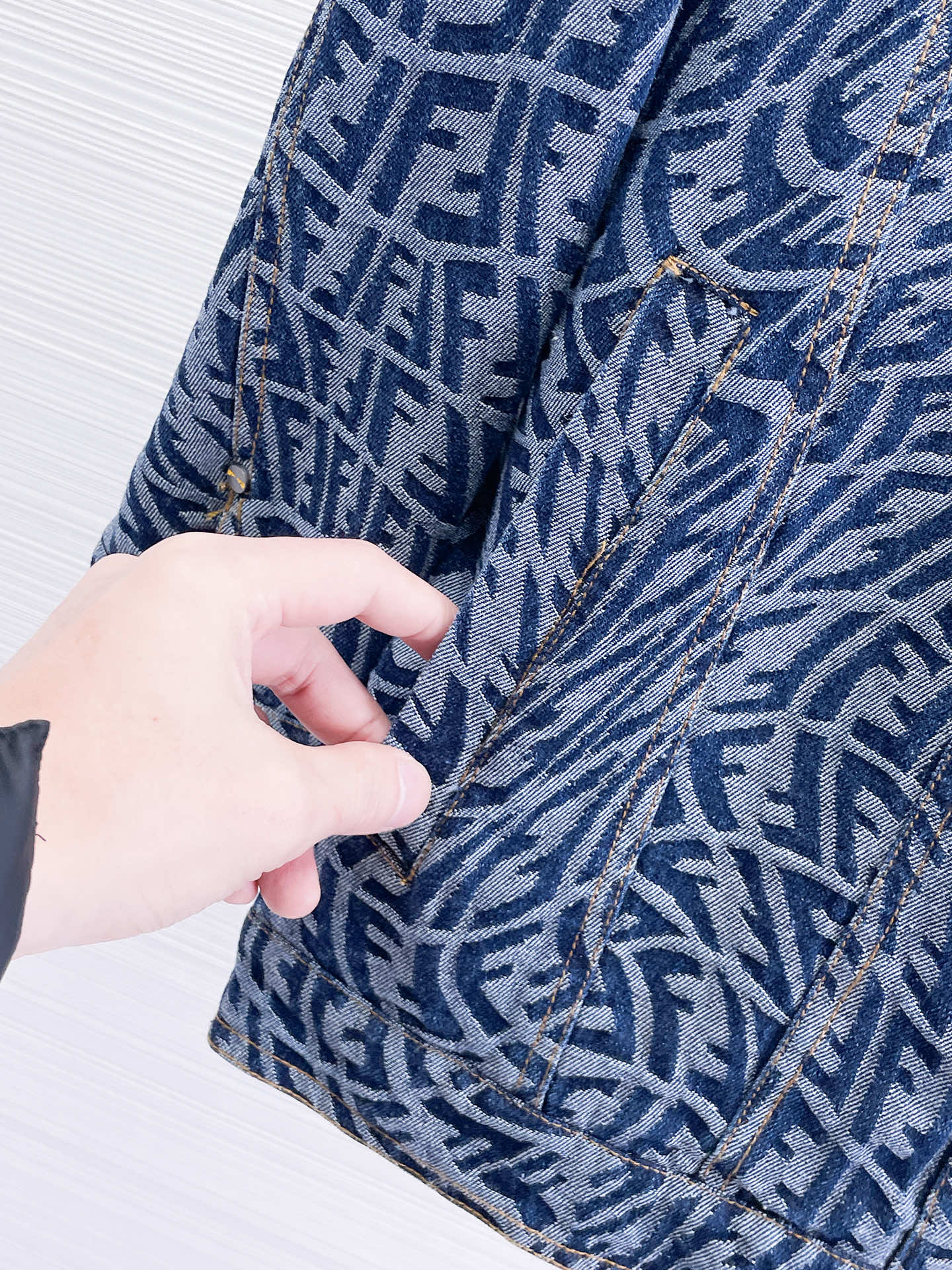 Hoodies & Sweatshirts