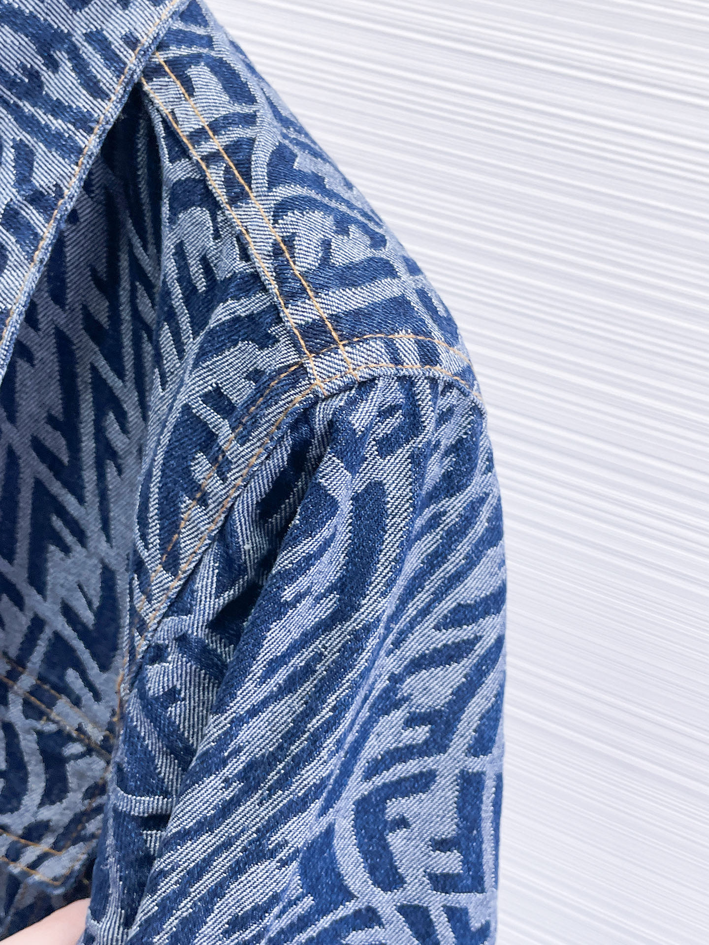 Hoodies & Sweatshirts