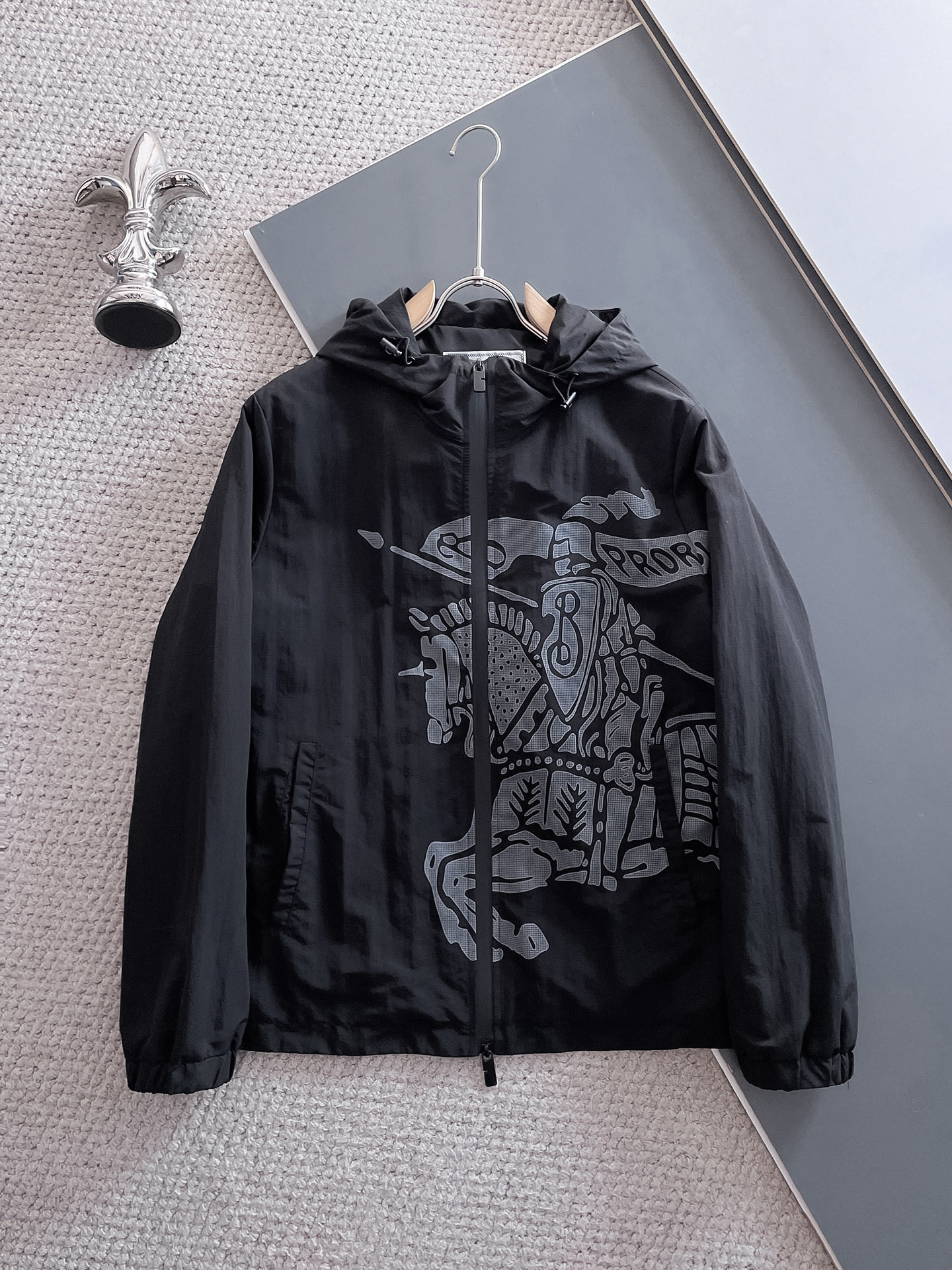 Hoodies & Sweatshirts