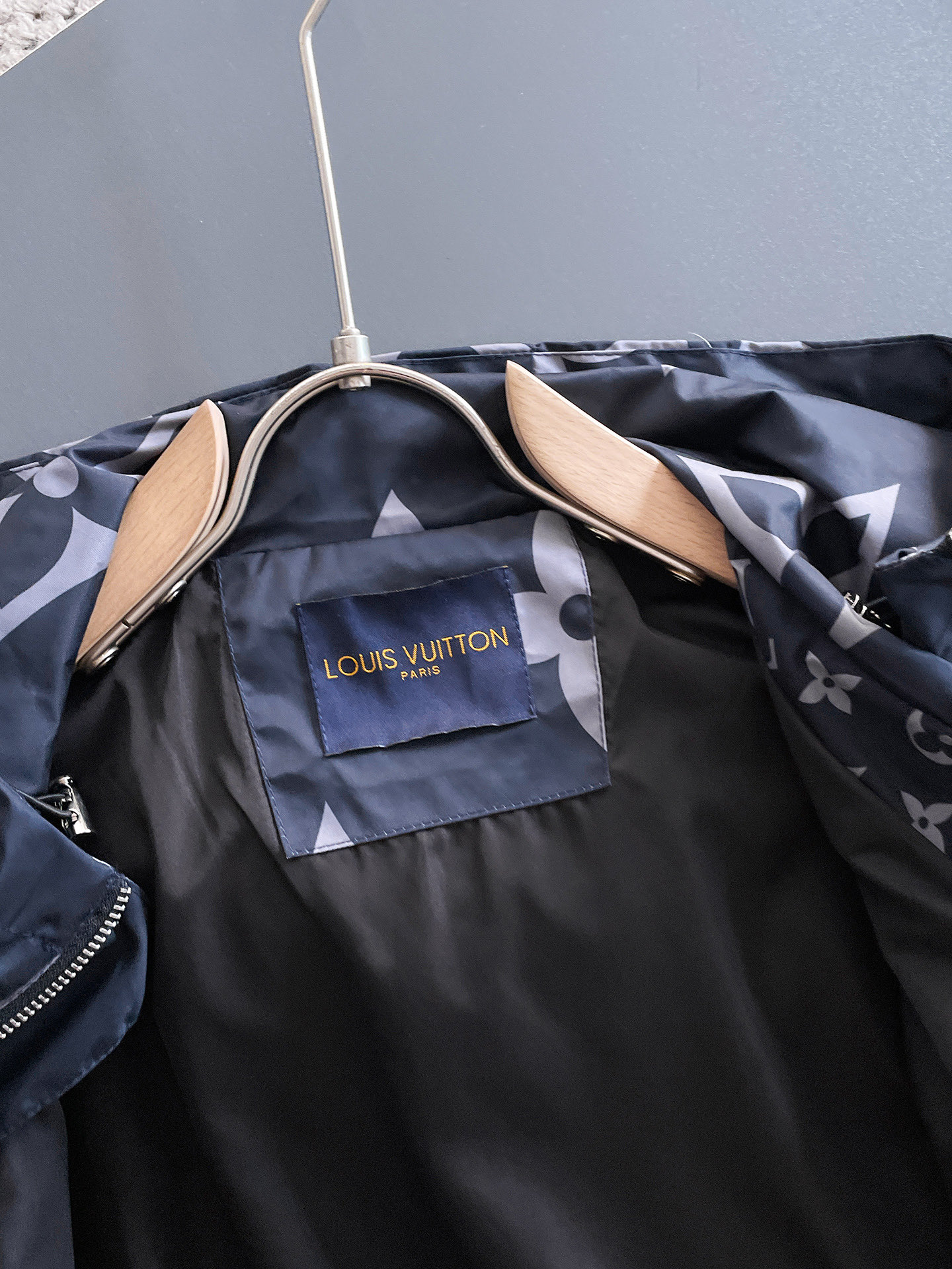 Hoodies & Sweatshirts