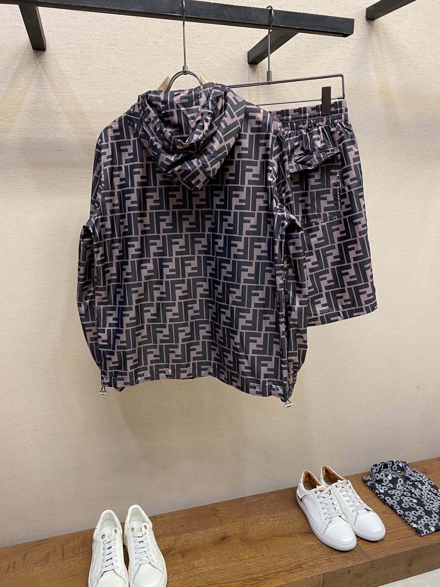 Hoodies & Sweatshirts