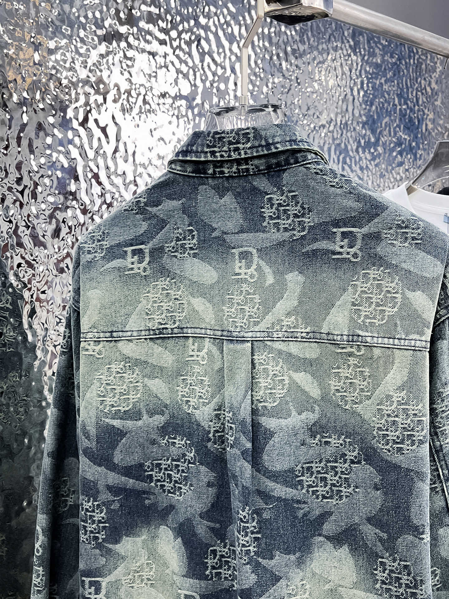 Coats & Jackets